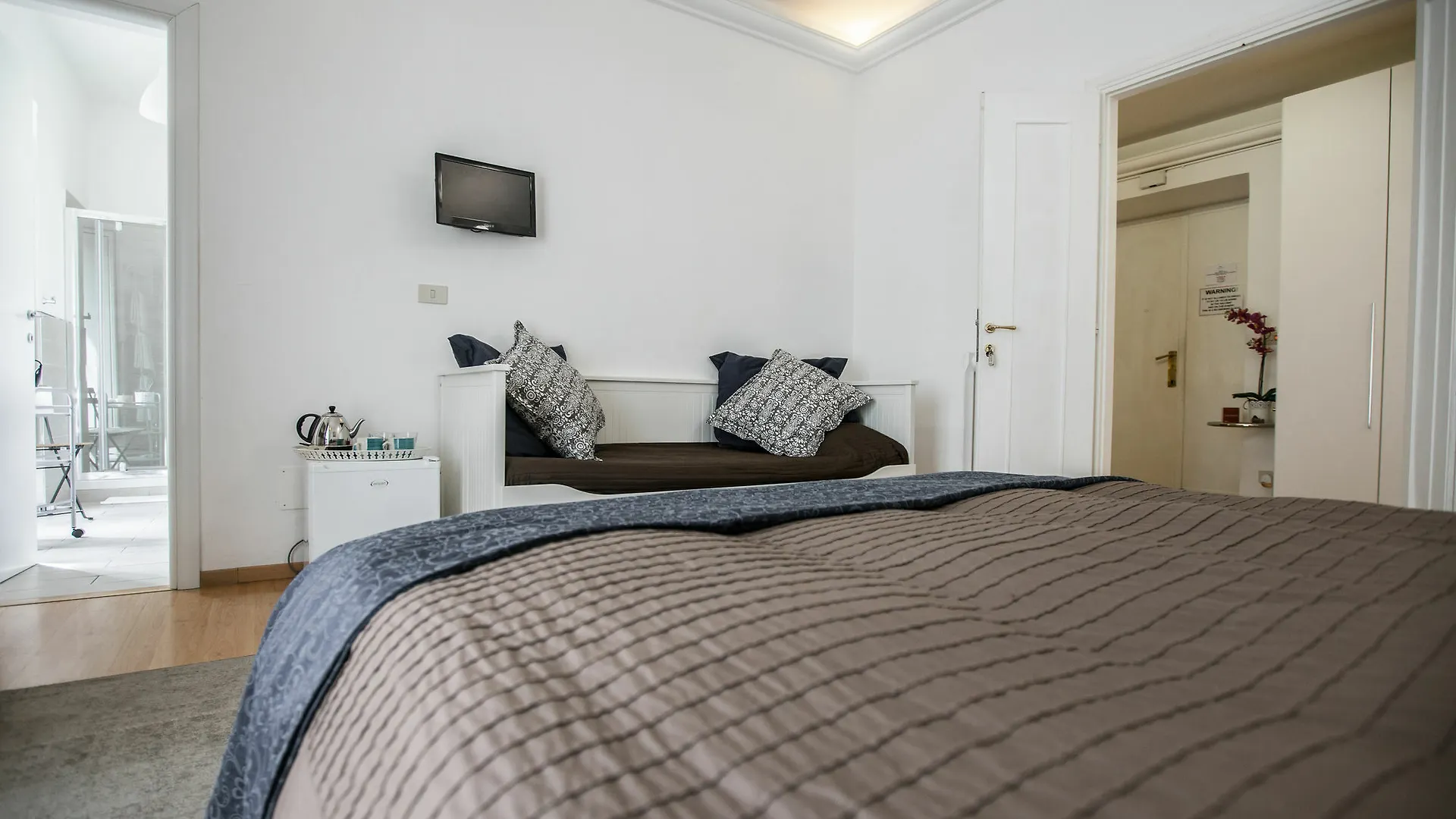 Rooms In Rome 3*,  Italy